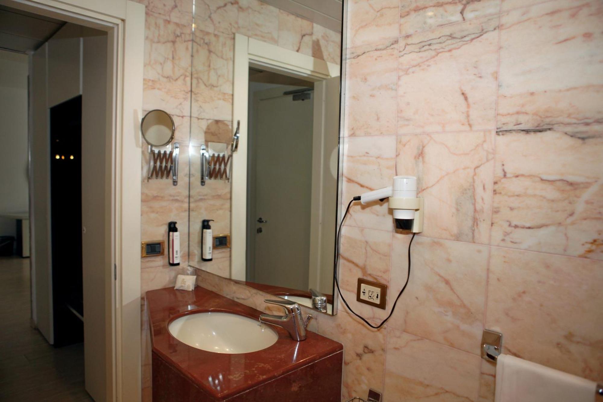 Mediterraneo Palace Hotel 4*